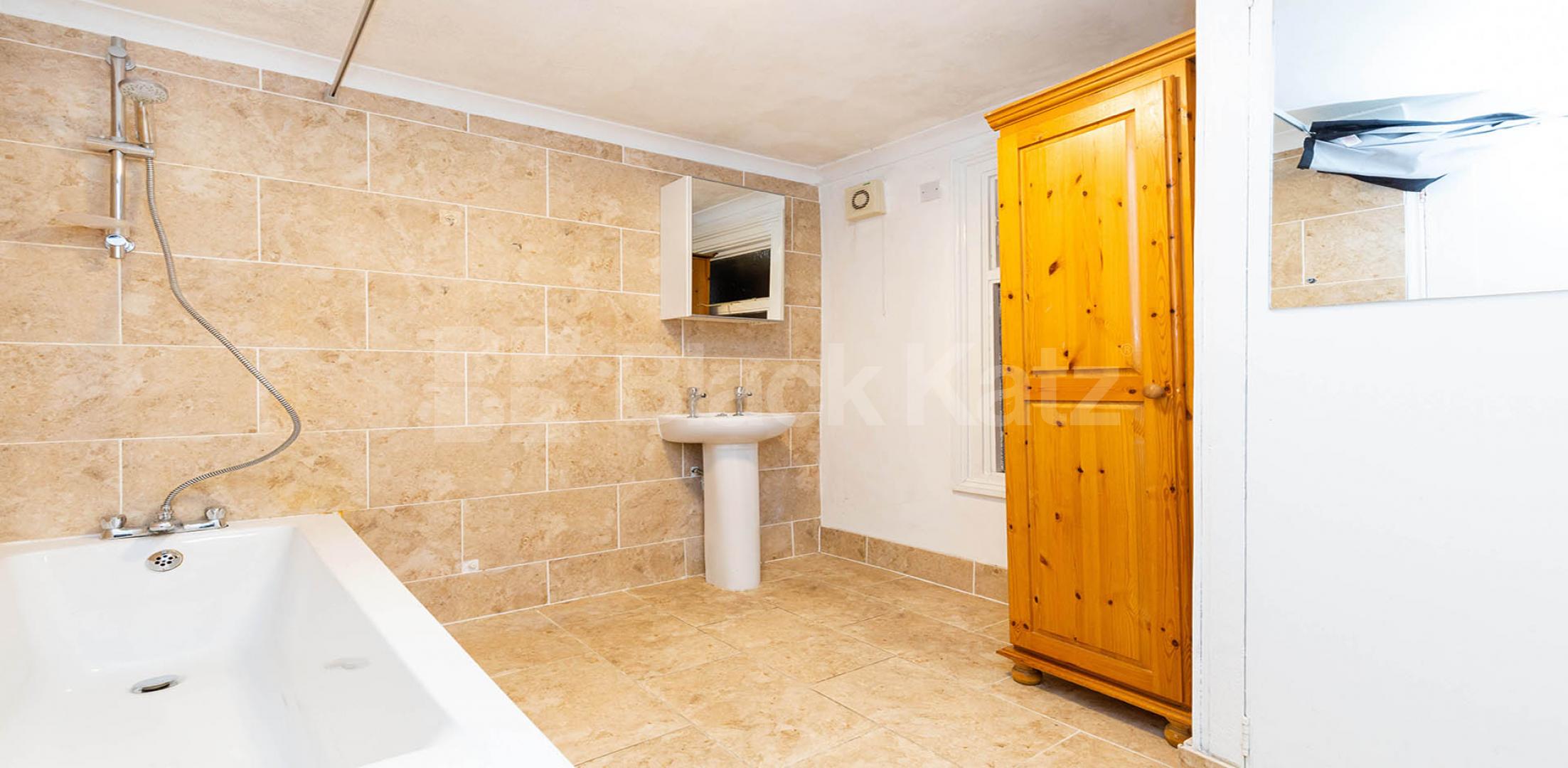 Modern and Central Apartment Shepherds Bush Road, Shepherds Bush